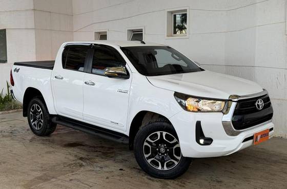 TOYOTA HILUX 2.8 D-4D TURBO DIESEL CD SRV 4X4 AUTOMÁTICO TOYOTA HILUX 2.8 D-4D TURBO DIESEL CD SRV 4X4 AUTOMÁTICO